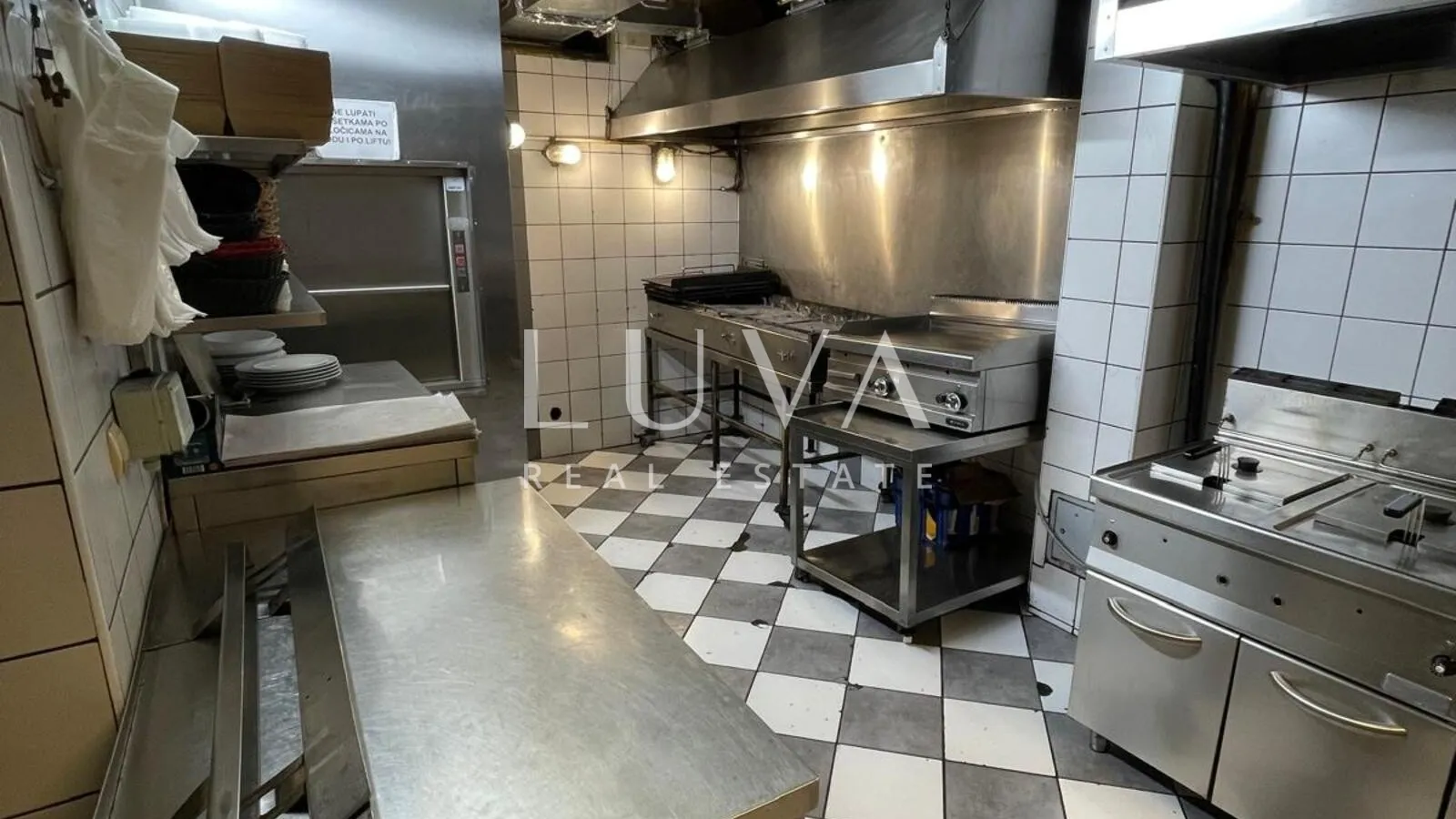 zagreb, vrbani, ugostiteljski objekt s dvoetažnim stanom 450m2 - slika 19