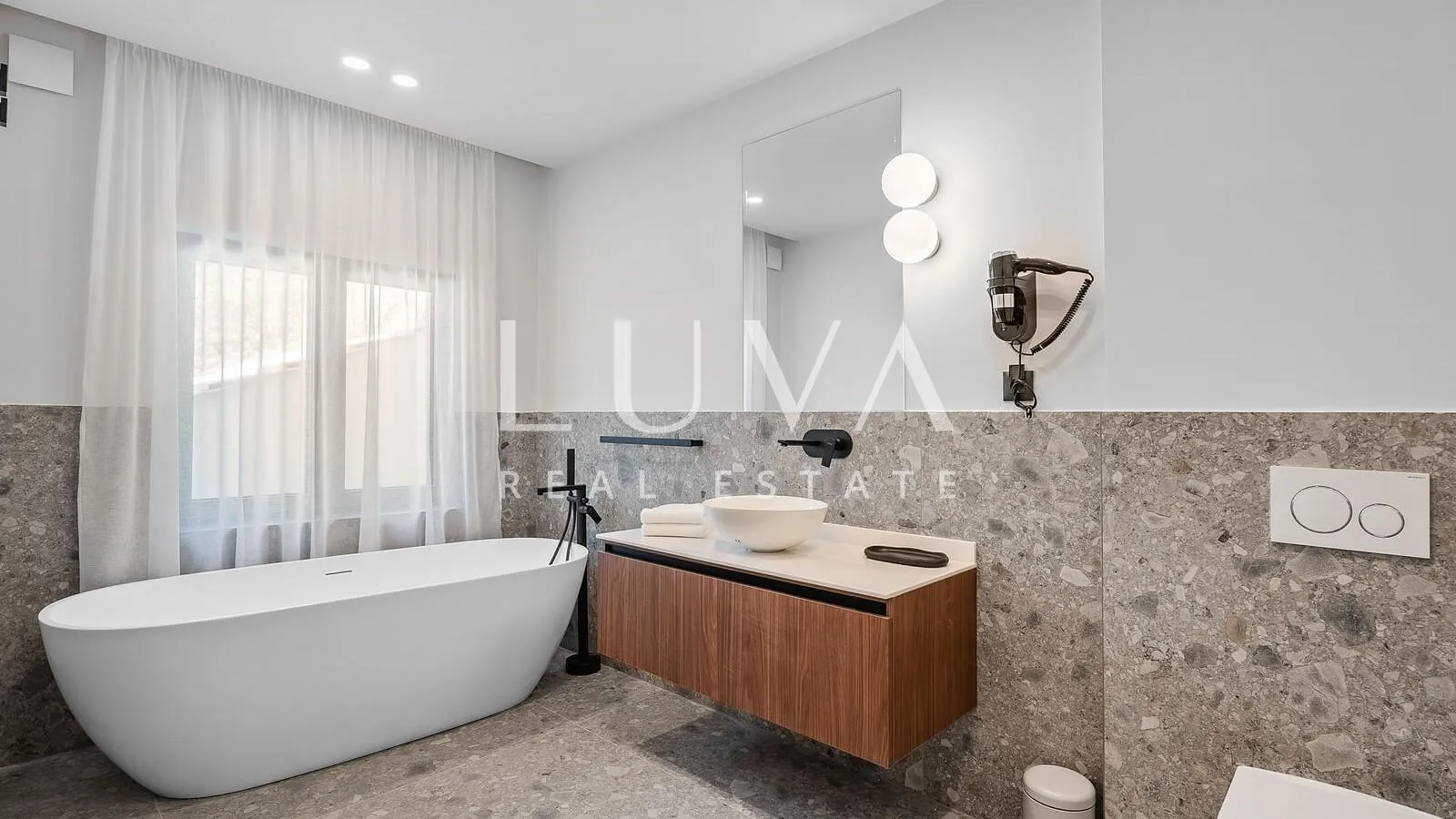 duće, omiš, luksuzni resort s 4 velika apartmana i bazenom uz more na prodaju - slika 17