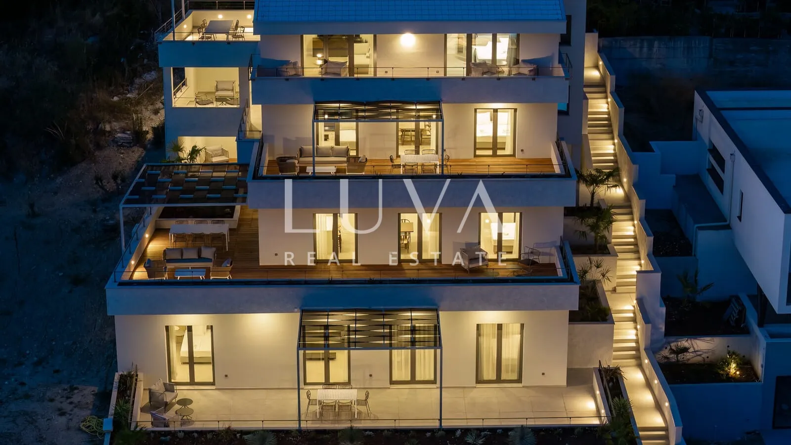 duće, omiš, luksuzni resort s 4 velika apartmana i bazenom uz more na prodaju - slika 31