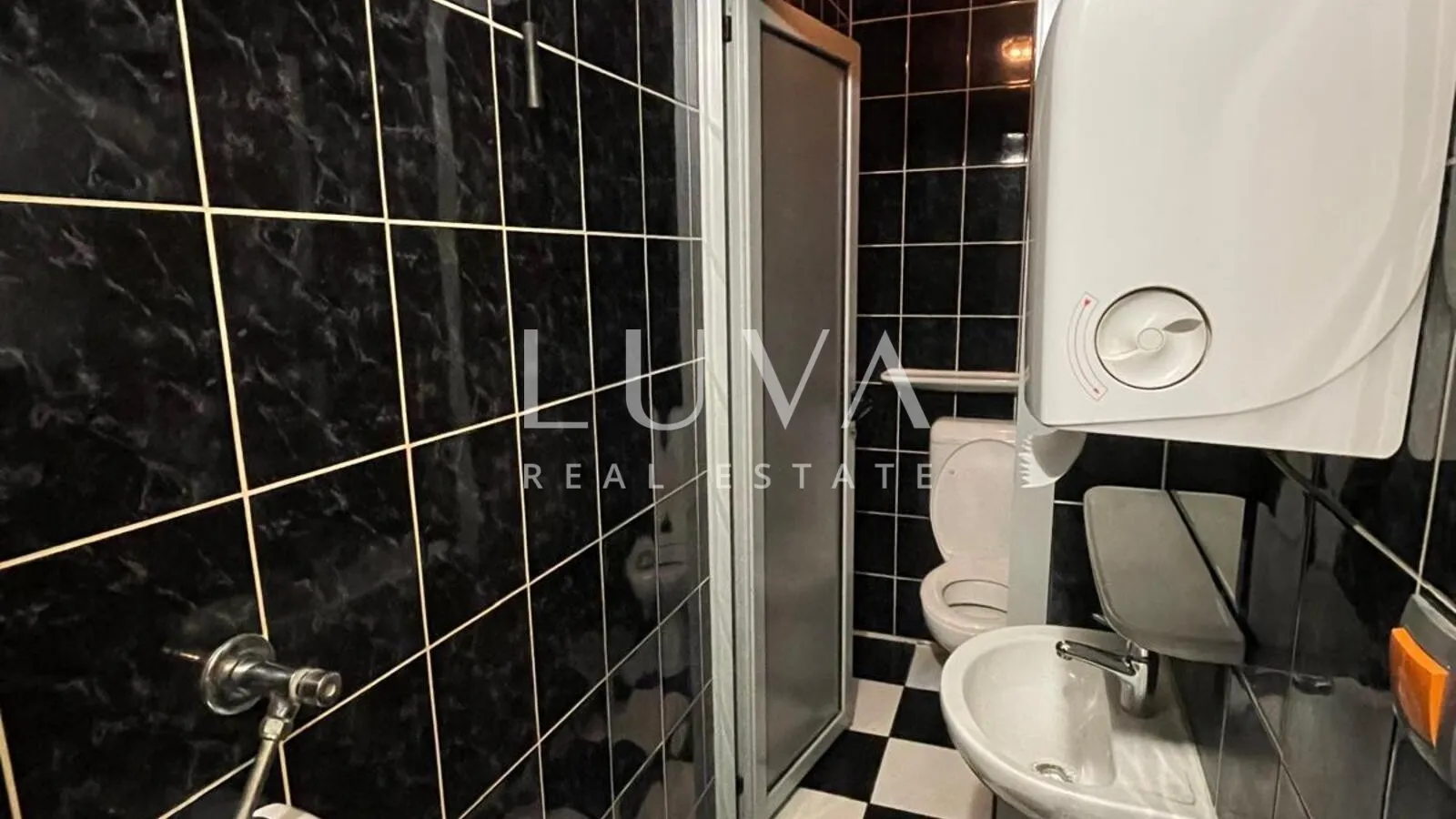 zagreb, vrbani, ugostiteljski objekt s dvoetažnim stanom 450m2 - slika 20
