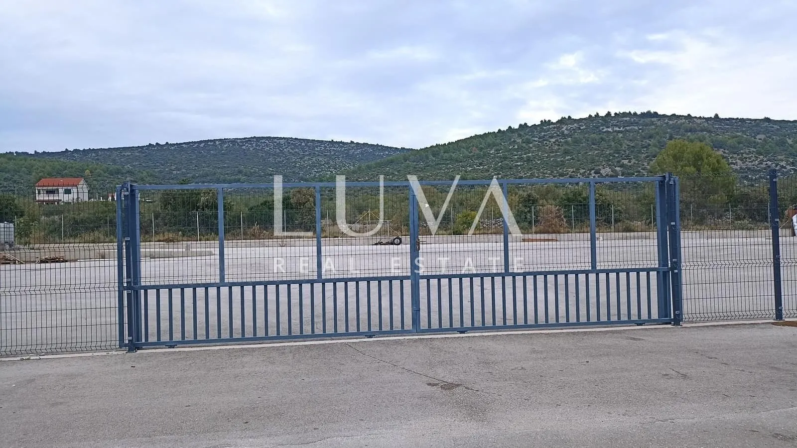 marina, trogir, prodaja velikog i urednog skladišta 3200m2 - slika 2
