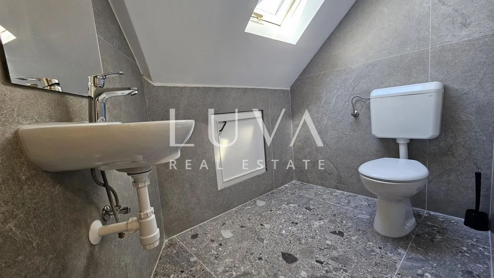 sesvete, centar, novouređeni poslovni prostor 144m2 za najam - slika 13