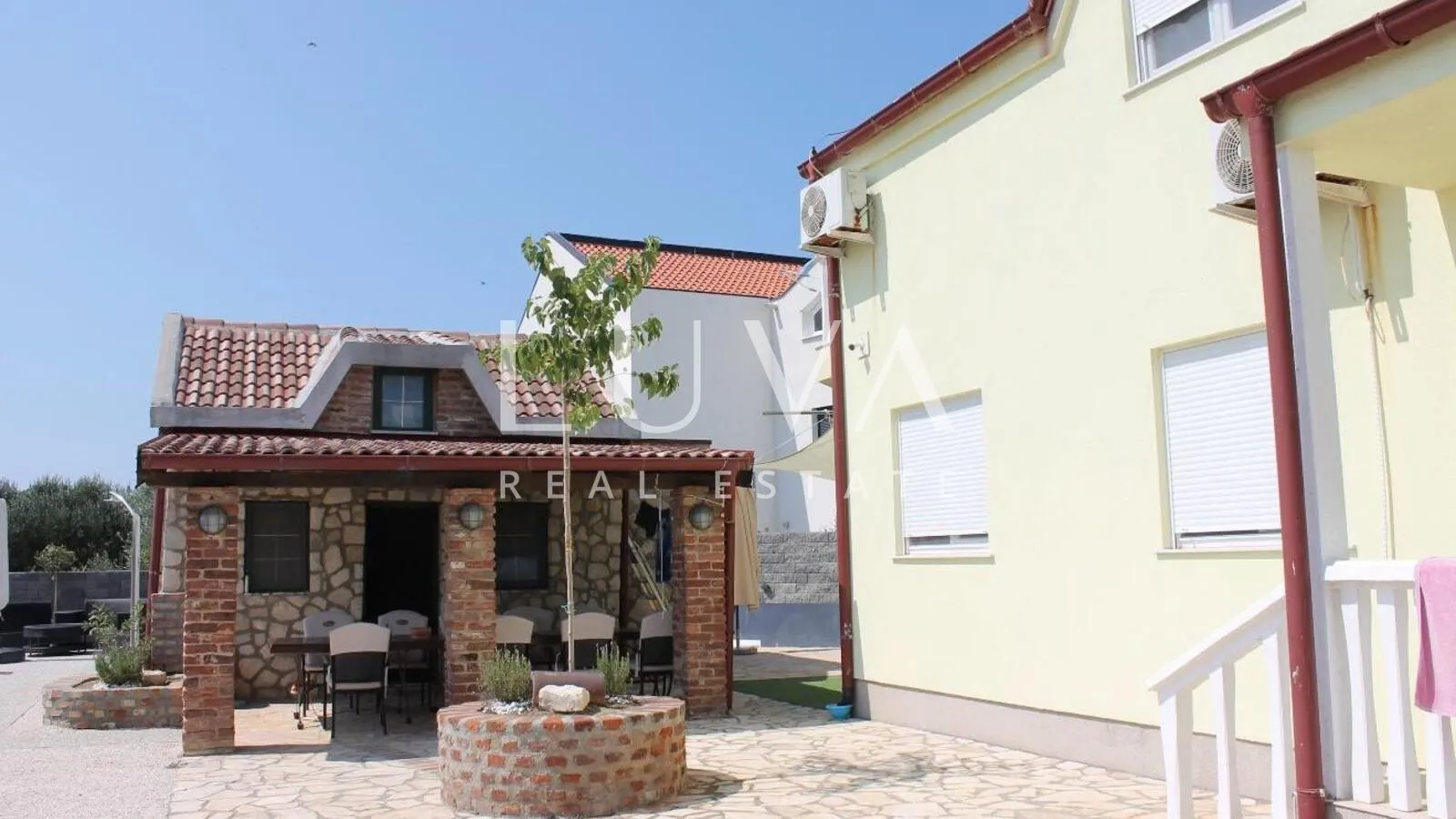 proboj, pag, kuća 100m2 s bazenom, prodaja - slika 8