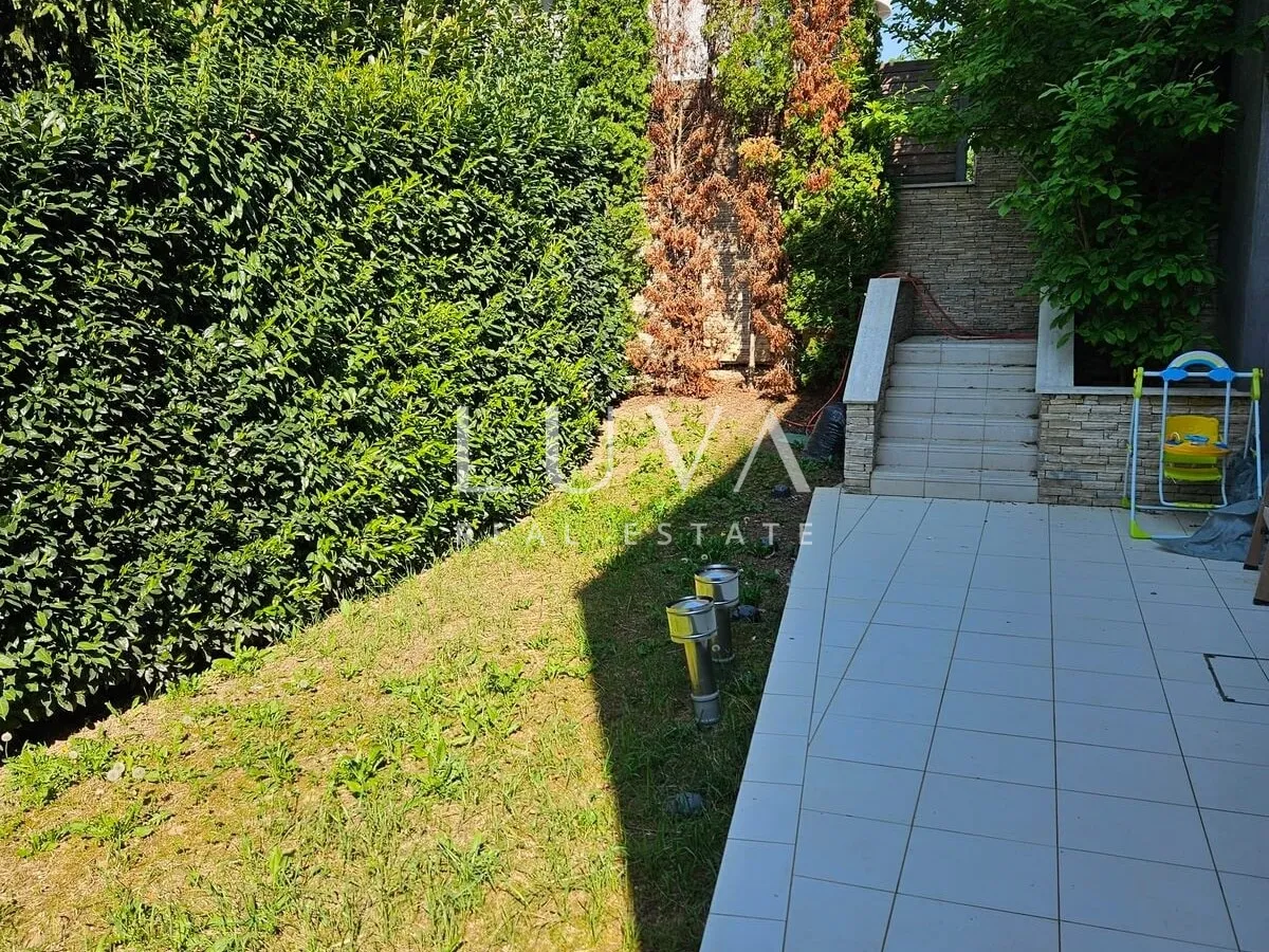 gornje prekrižje, luksuzna obiteljska vila s bazenom na prodaju - slika 12