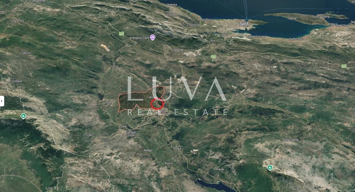 Sinj, Brnaze, građ. zemljište 2213m2 s lokacijskom informacijom na prodaju - Brnaze, Sinj