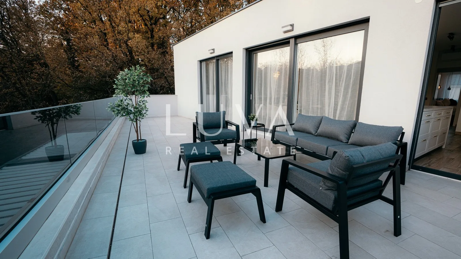 remete, luksuzan 4s penthouse 165m2 + 2vpm za najam - slika 2