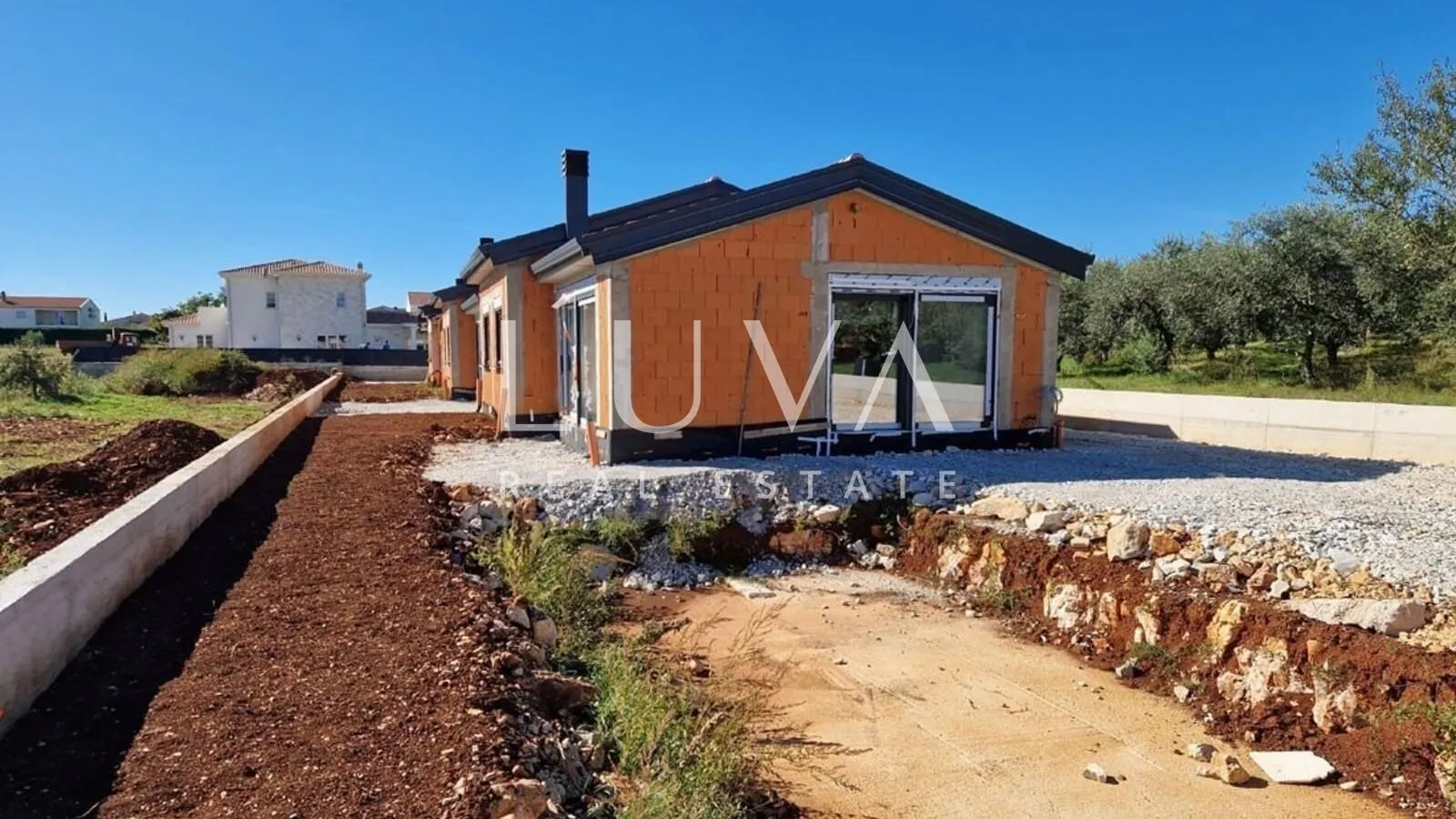 Istra, Kaštelir, moderna prizemnica, 92 m2 s bazenom na prodaju - Labinci, Kaštelir - Labinci