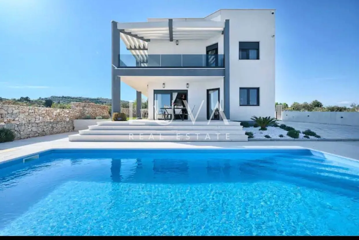 vodice, luksuzna vila s bazenom na prodaju - slika 7