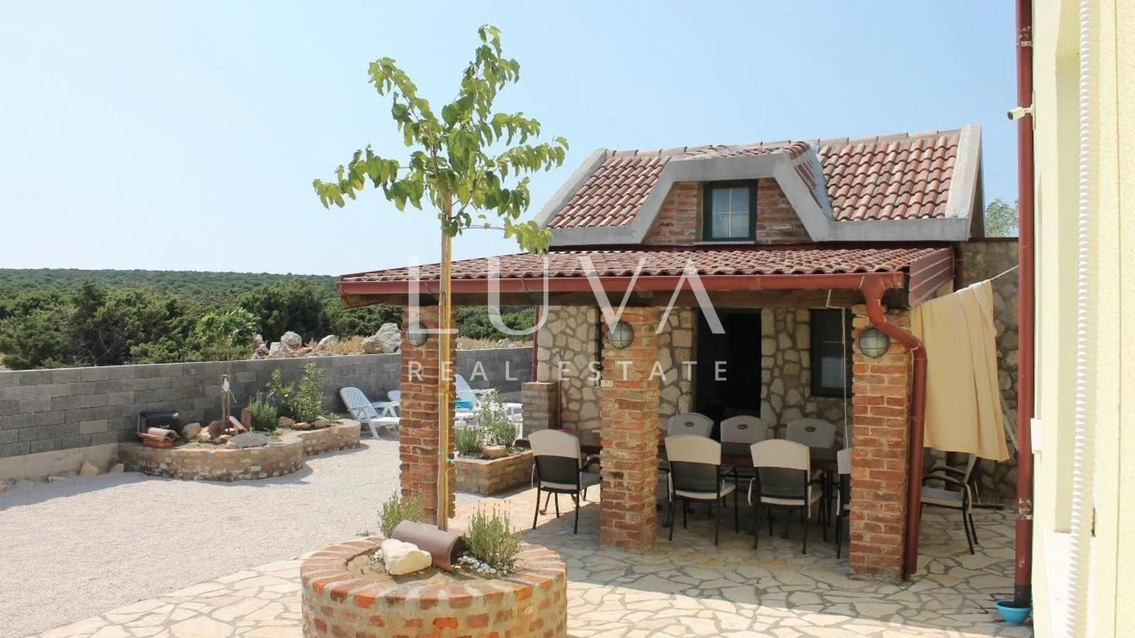 proboj, pag, kuća 100m2 s bazenom, prodaja - slika 1