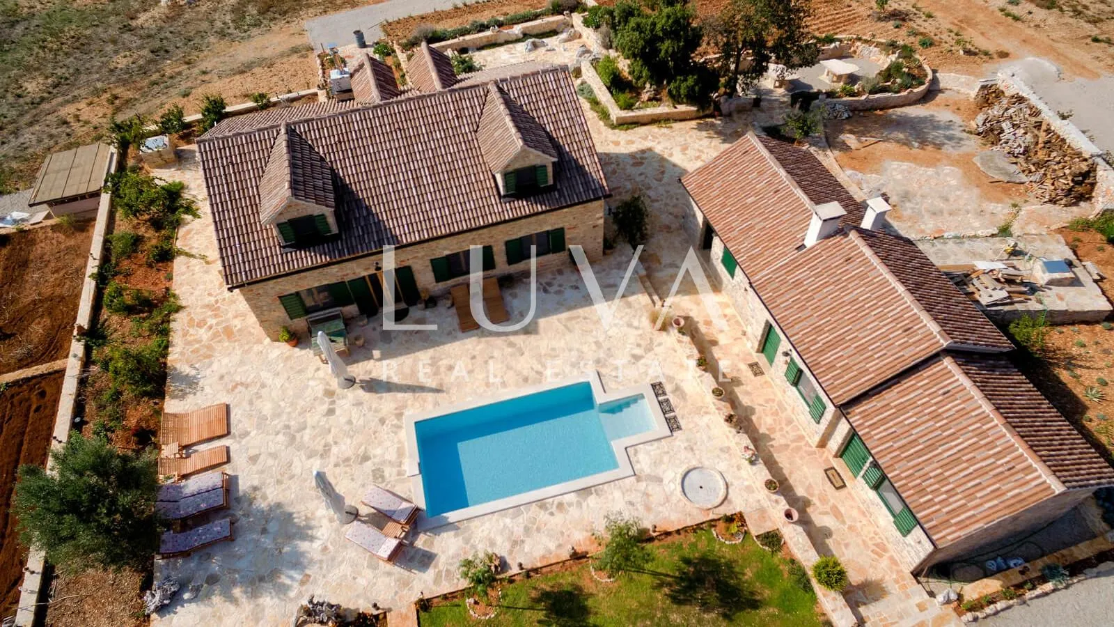 luksuzna vila s bazenom na osami na hvaru - slika 20