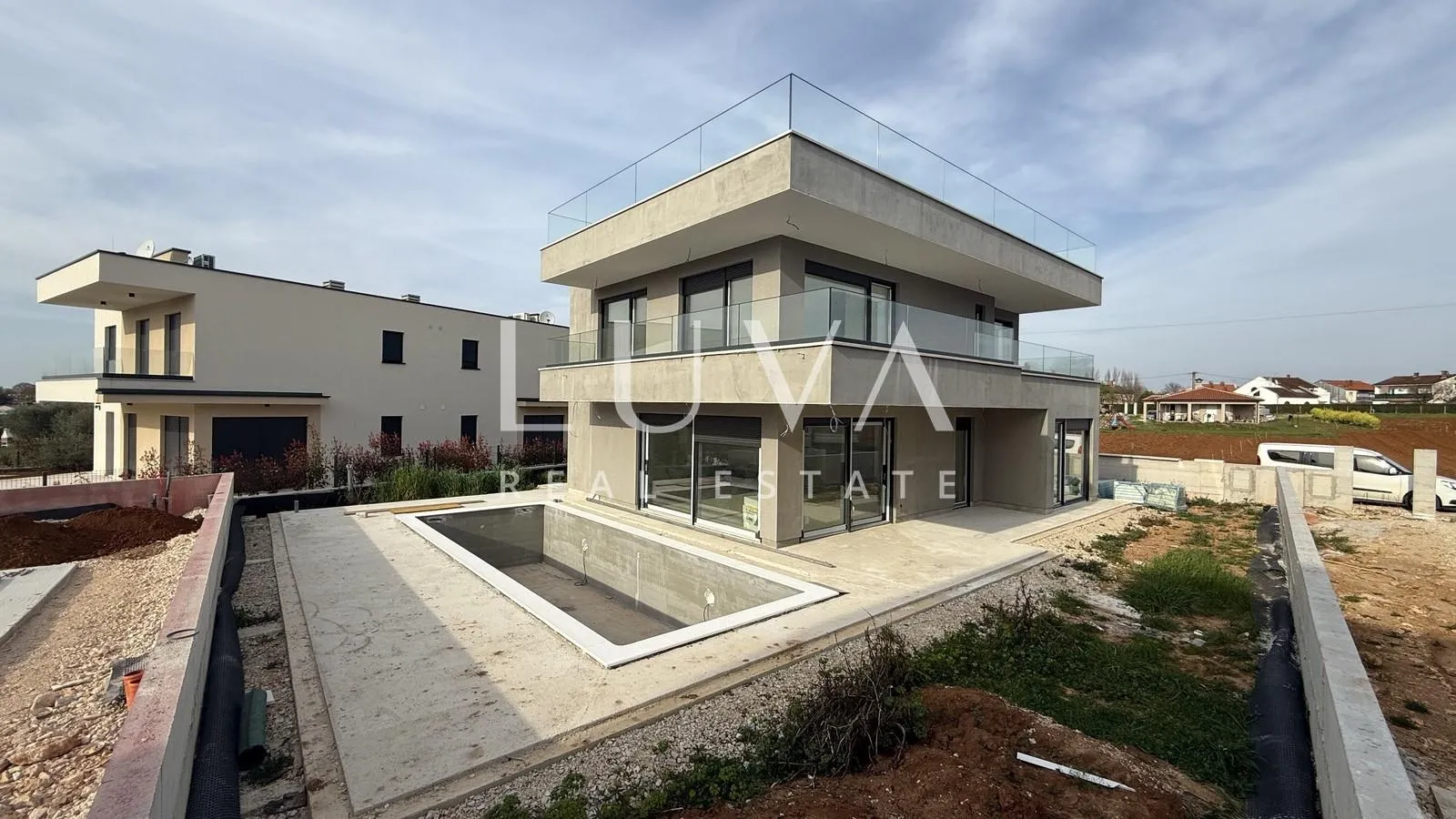 Poreč, moderna samostojeća kuća s bazenom i pogledom na more, 233 m²