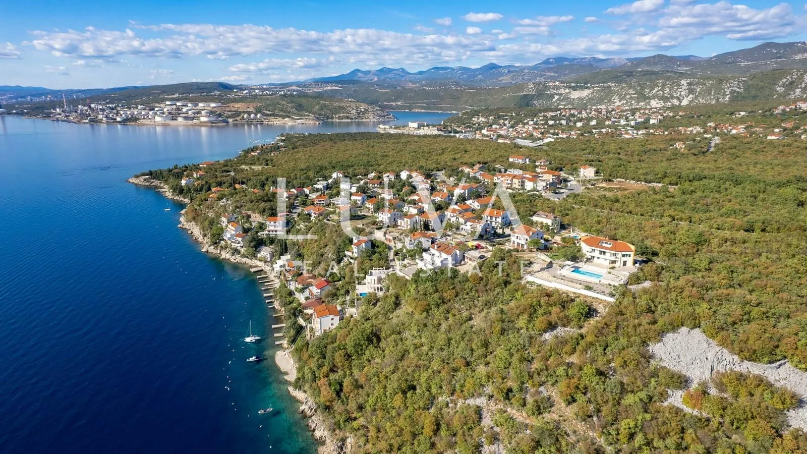 luksuzna kuća s bazenom na osami blizu rijeke - slika 17