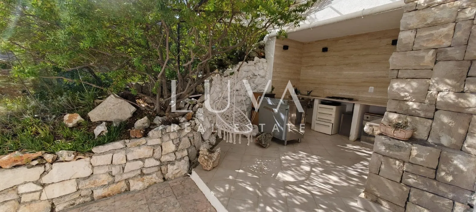 korčula, prižba, prodaja atraktivnog apartmana prvi red do mora - slika 17