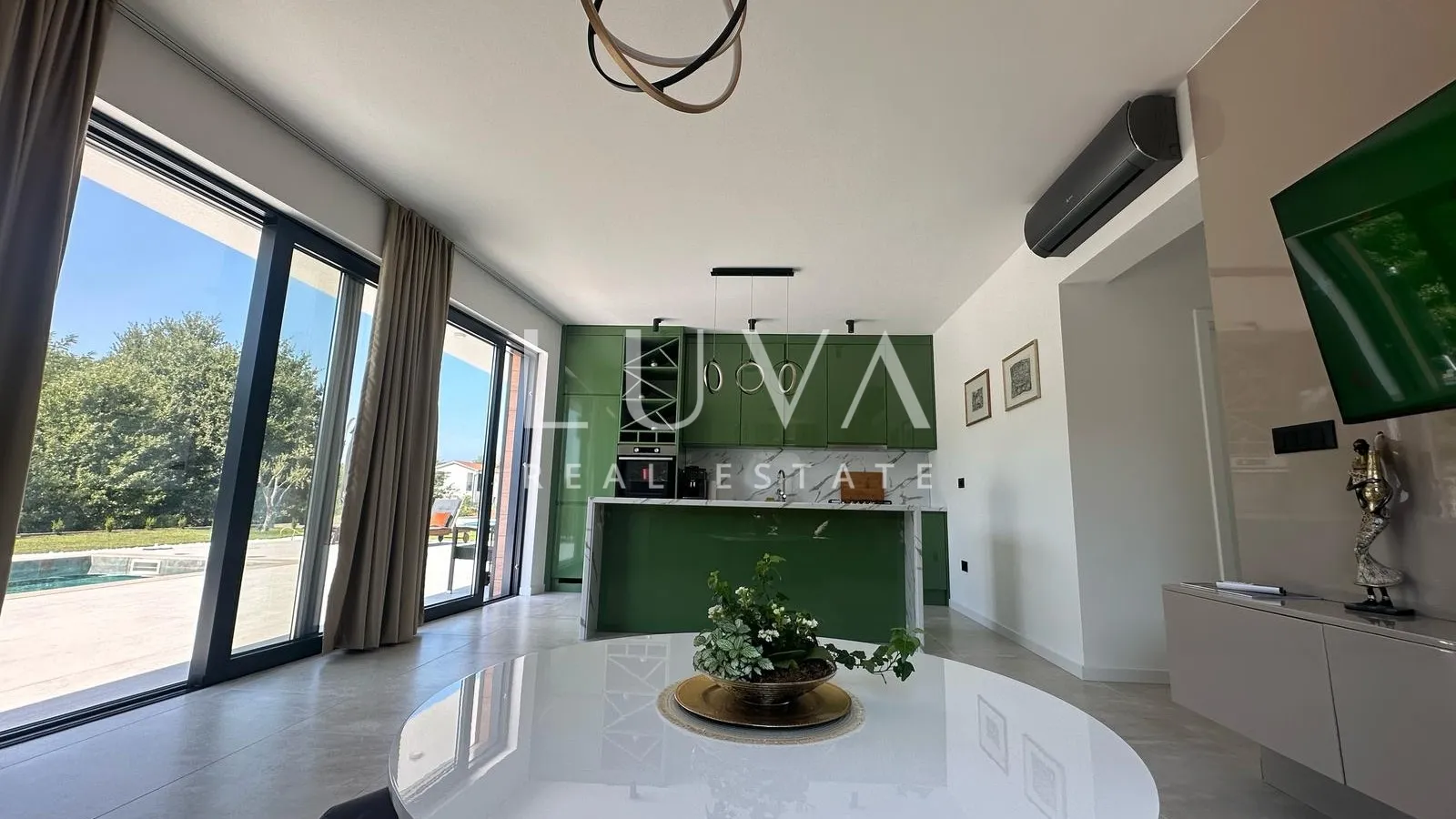 istra, labin, prodaje se moderna vila s bazenom i dva stana, 176 m2 - slika 7