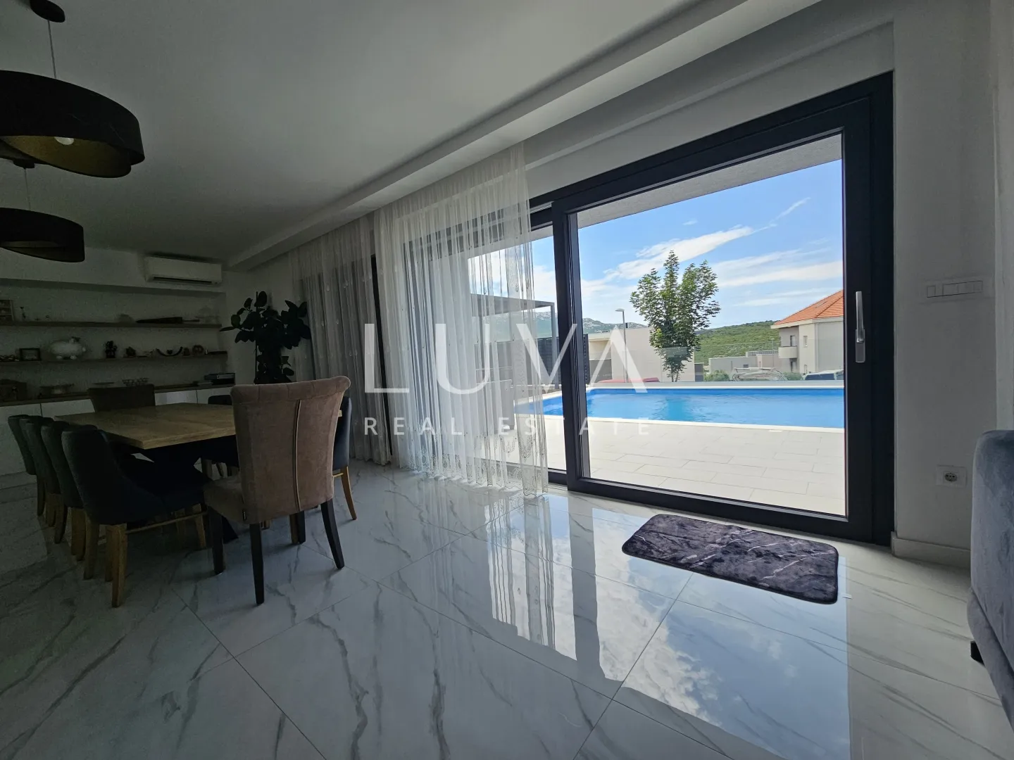 solin, koprivno, villa s bazenom, ljetnom kuhinjom na prodaju - slika 21