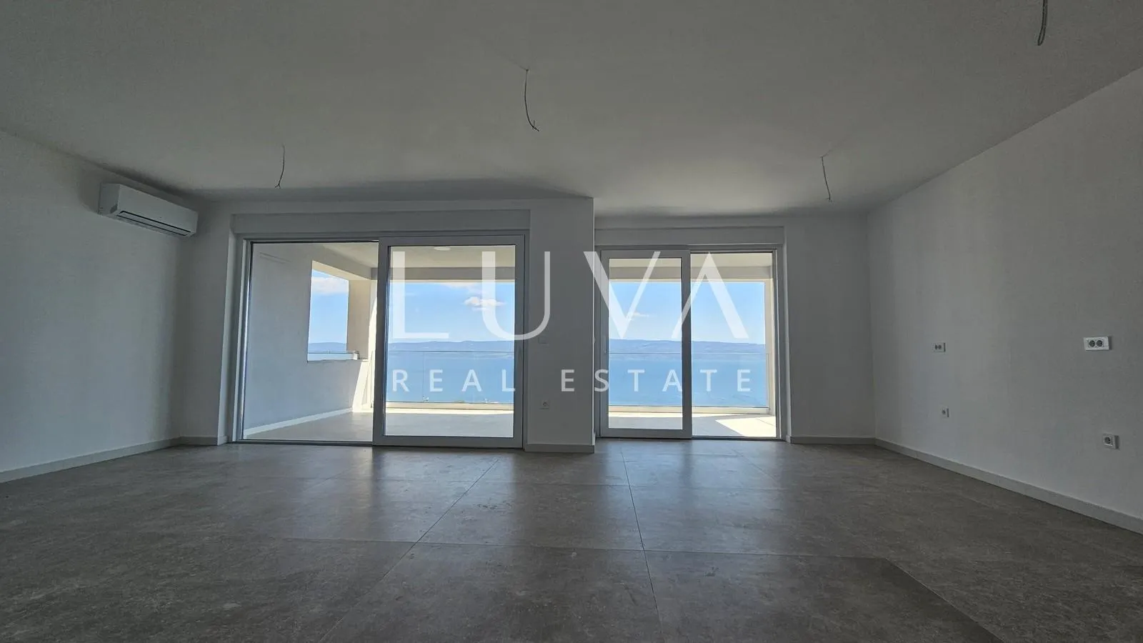 omiš, jesenice, penthouse s 134 m2 krovne terase sa pogledom na more - slika 10