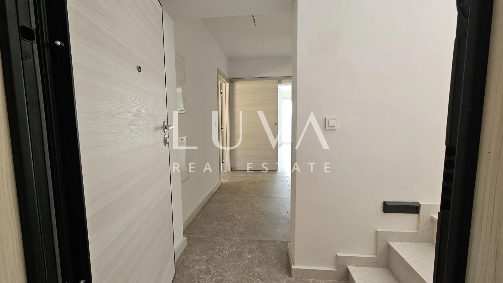 omiš, jesenice, penthouse s 134 m2 krovne terase sa pogledom na more - slika 4
