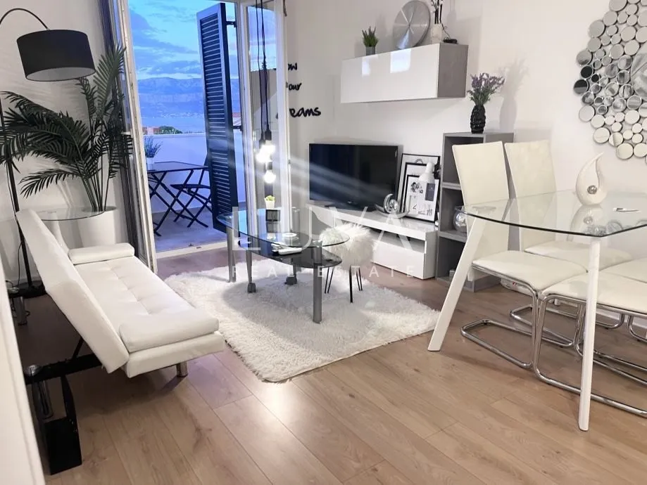 brač, supetar, moderno namješten stan s pogledom na more na prodaju - slika 5