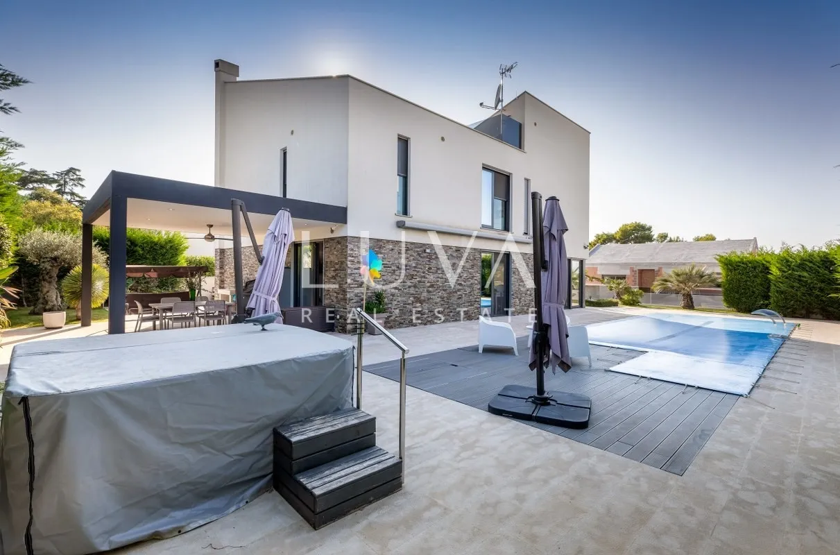 istra, fažana, moderna vila s bazenom uz more, 330 m2 - slika 10