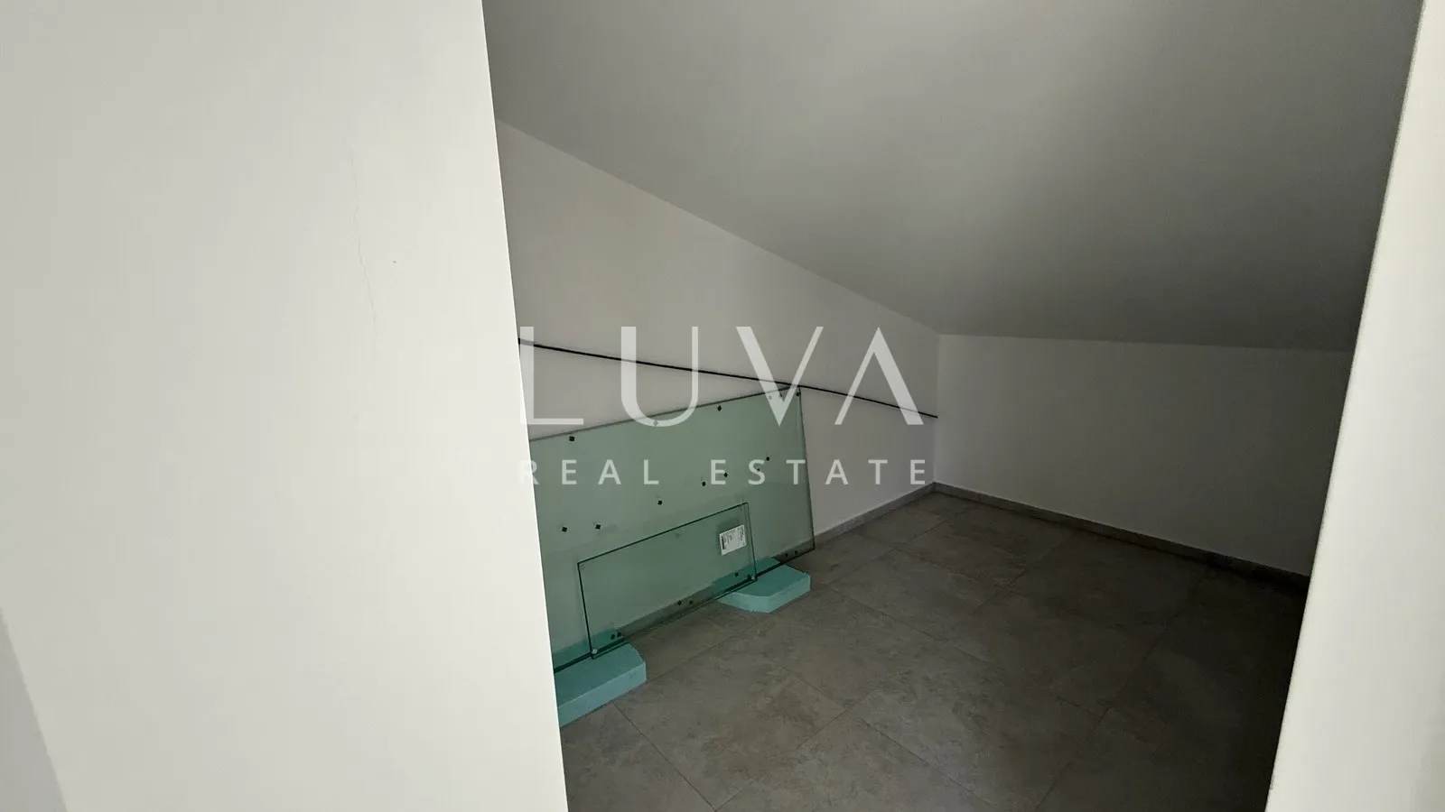 poreč, moderna samostojeća kuća s bazenom i pogledom na more, 233 m² - slika 19