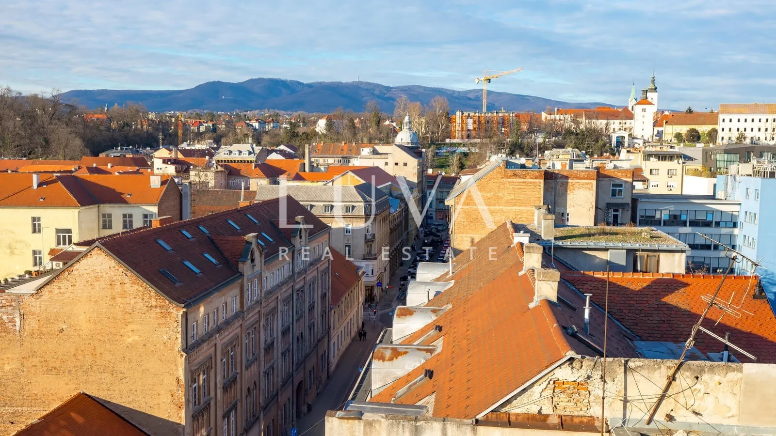 jedinstven stan s predivnim pogledom u strogom centru zagreba - slika 13