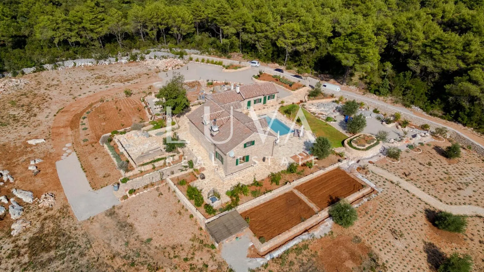 luksuzna vila s bazenom na osami na hvaru - slika 2