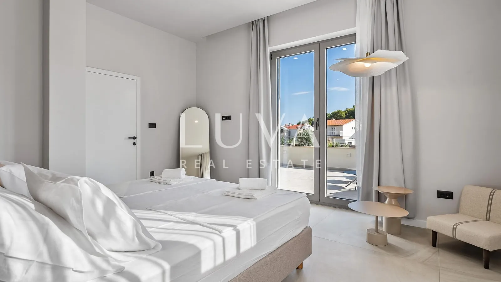 duće, omiš, luksuzni resort s 4 velika apartmana i bazenom uz more na prodaju - slika 23