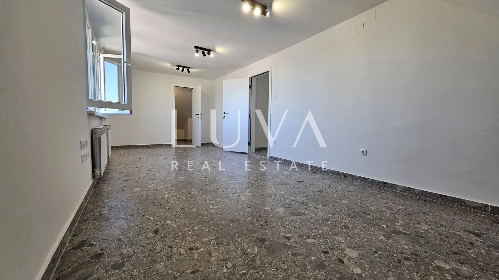 sesvete, centar, novouređeni poslovni prostor 144m2 za najam - slika 3