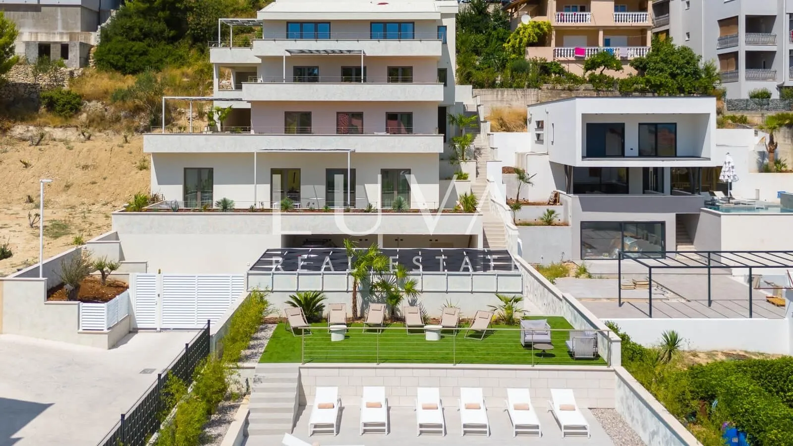 duće, omiš, luksuzni resort s 4 velika apartmana i bazenom uz more na prodaju - slika 3