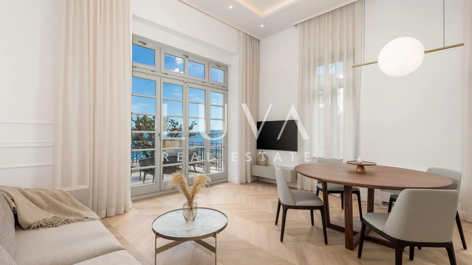 Opatija, strogi centar, luksuzan stan NKP 93,79 m2 na prodaju