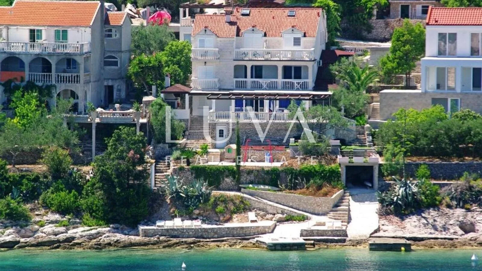 Korčula, Vela Luka, kuća s apartmanima uz more na prodaju