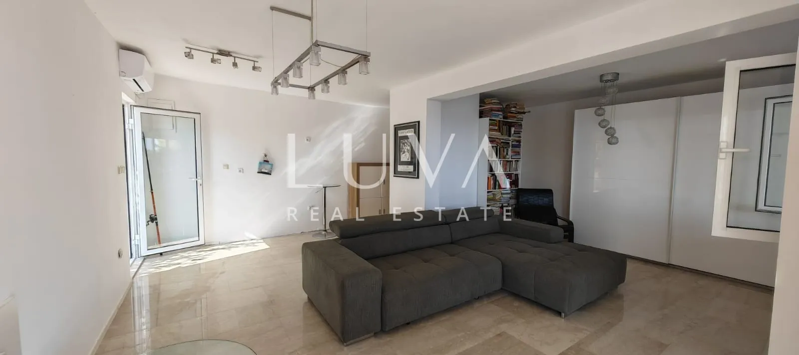 korčula, prižba, prodaja atraktivnog apartmana prvi red do mora - slika 4