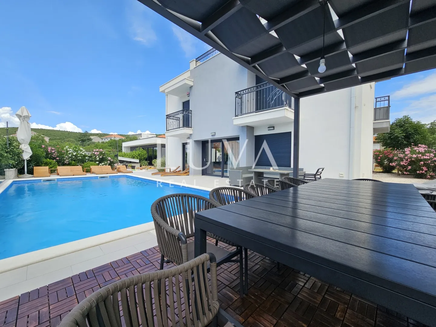 solin, koprivno, villa s bazenom, ljetnom kuhinjom na prodaju - slika 27