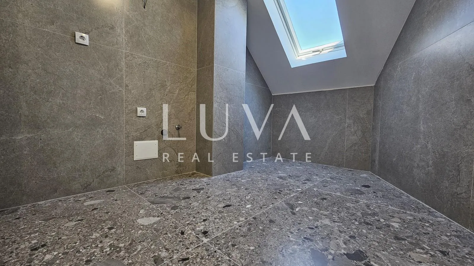 sesvete, centar, novouređeni poslovni prostor 144m2 za najam - slika 14