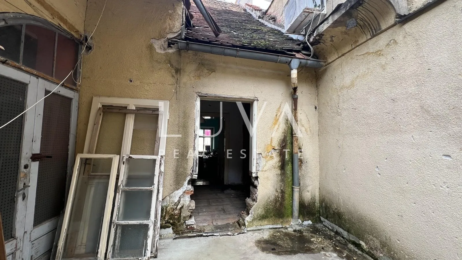 zagreb, centar, radićeva, stan 100m2 za adaptaciju - slika 8