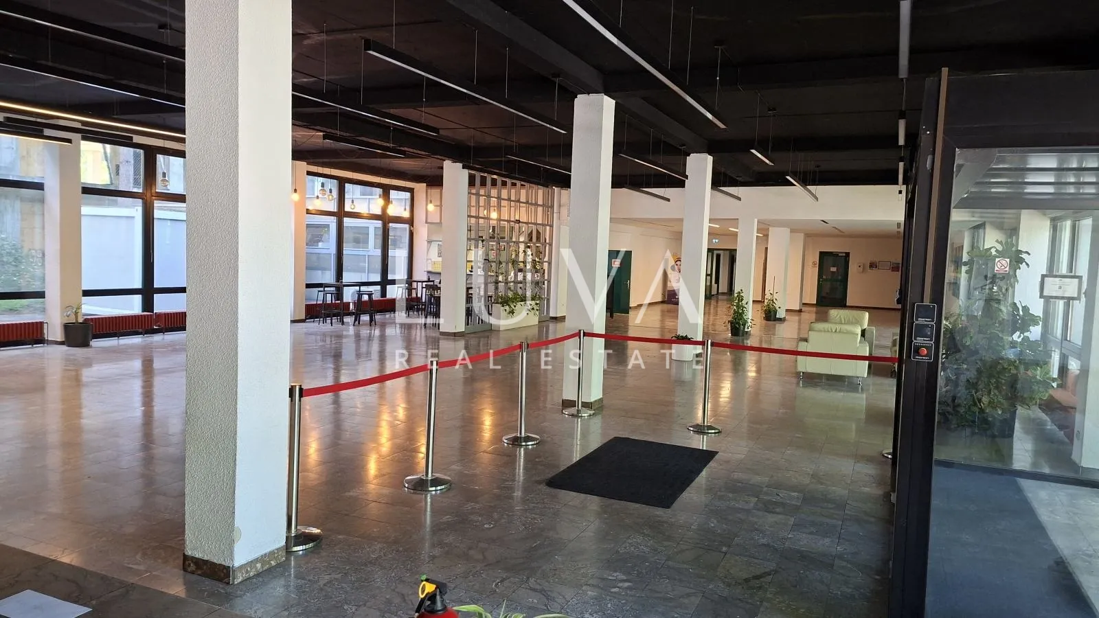 zagreb, folnegovićevo naselje, poslovni prostor 650m2, najam - slika 2