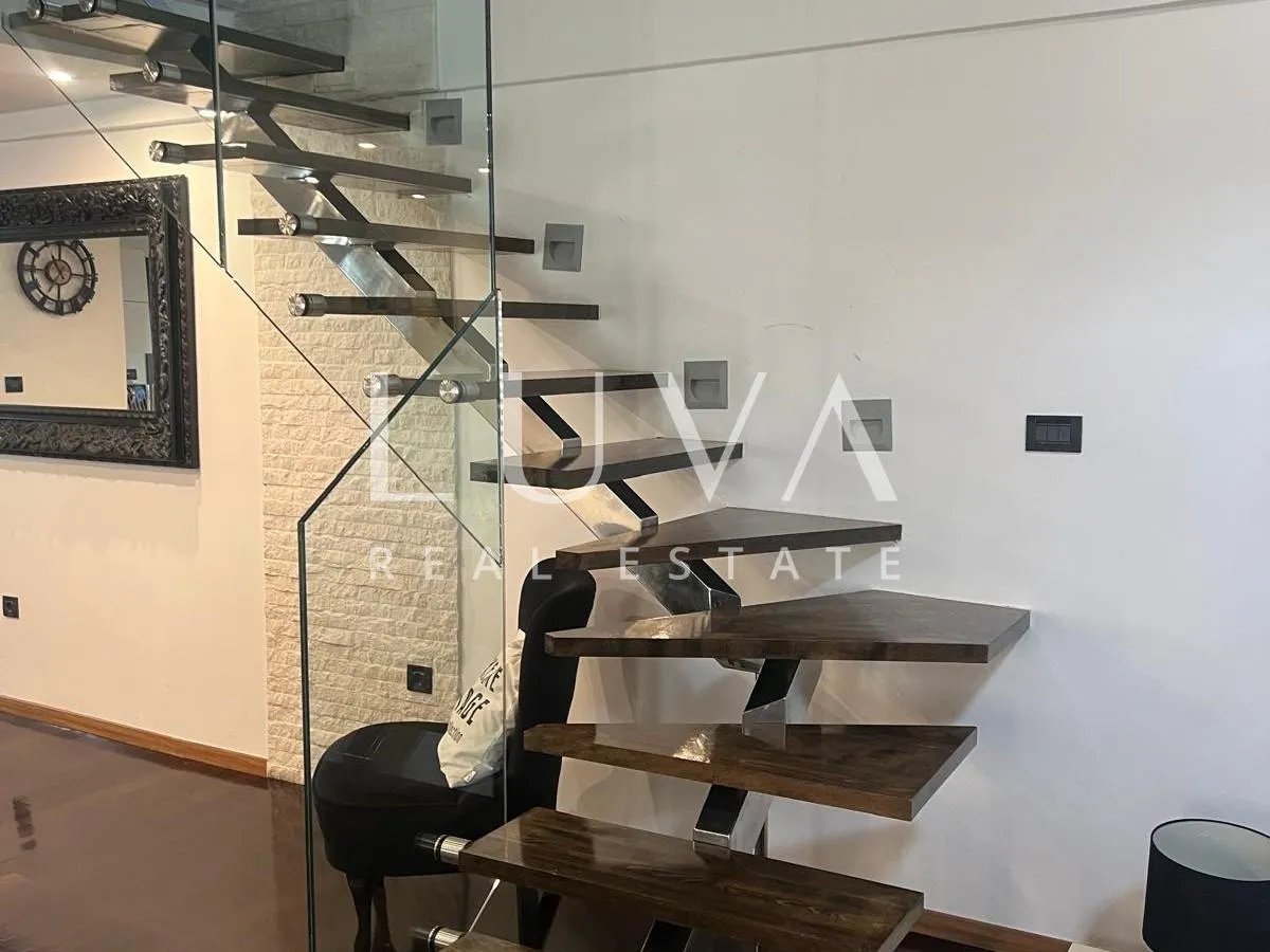 šibenik, ekskluzivan stan 90 m2 s galerijom u srcu grada - slika 20