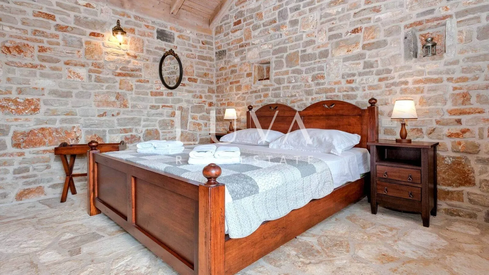 luksuzna vila s bazenom na osami na hvaru - slika 16