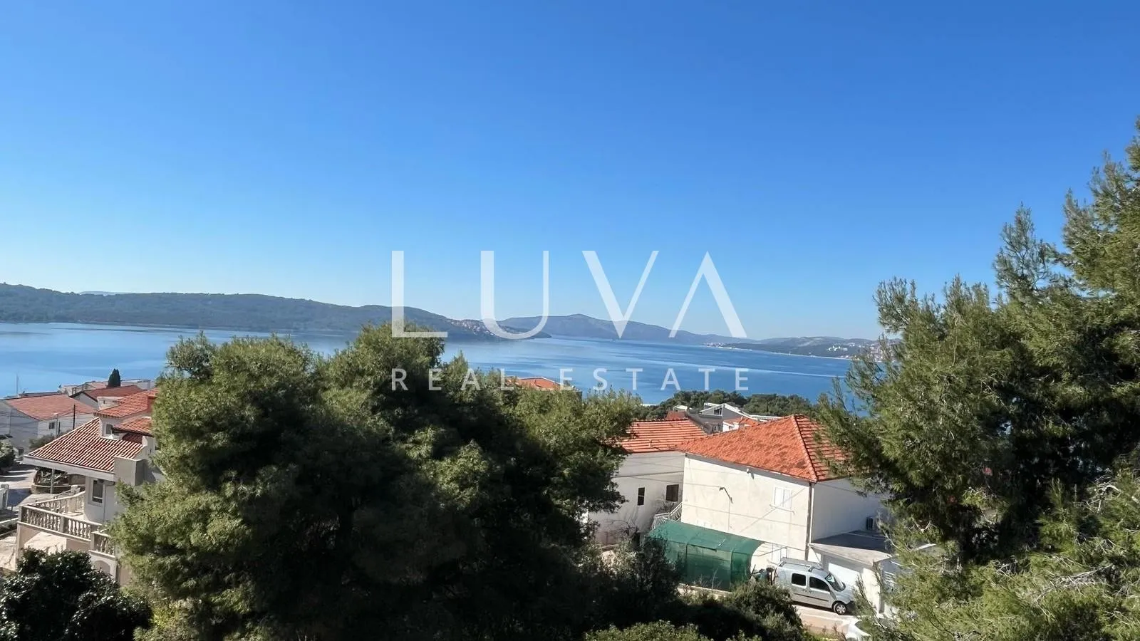 Čiovo, apartmanska kuća 540m2 s pogledom na more, prodaja - Okrug Gornji, Okrug