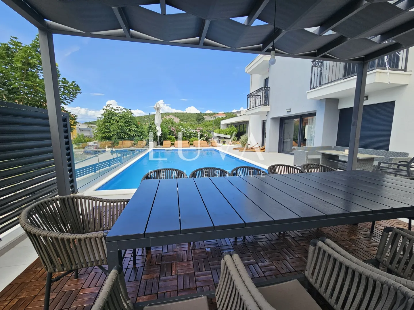 solin, koprivno, villa s bazenom, ljetnom kuhinjom na prodaju - slika 26