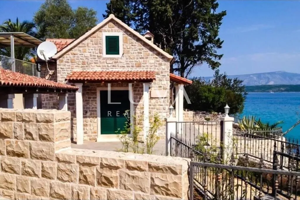 hvar, stari grad, kamena kuća uz more na prodaju - slika 4