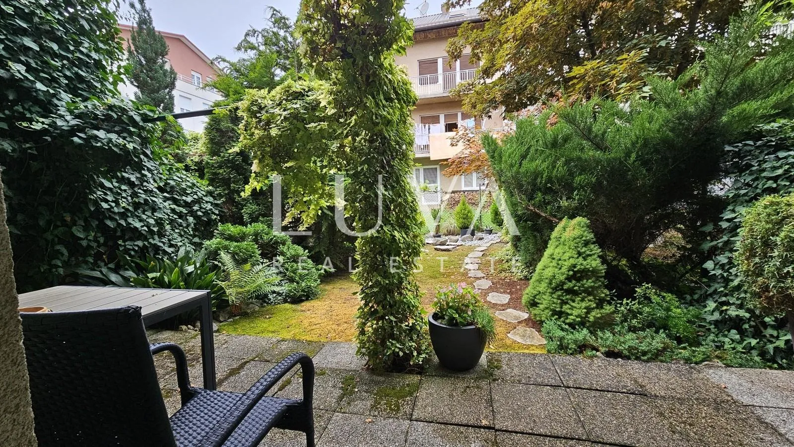 zagreb, lašćina, kuća 300m2 na prodaju - slika 1