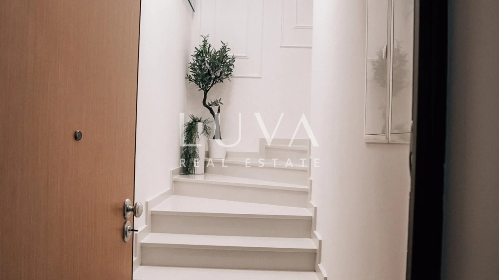 remete, luksuzan 4s penthouse 165m2 + 2vpm za najam - slika 25