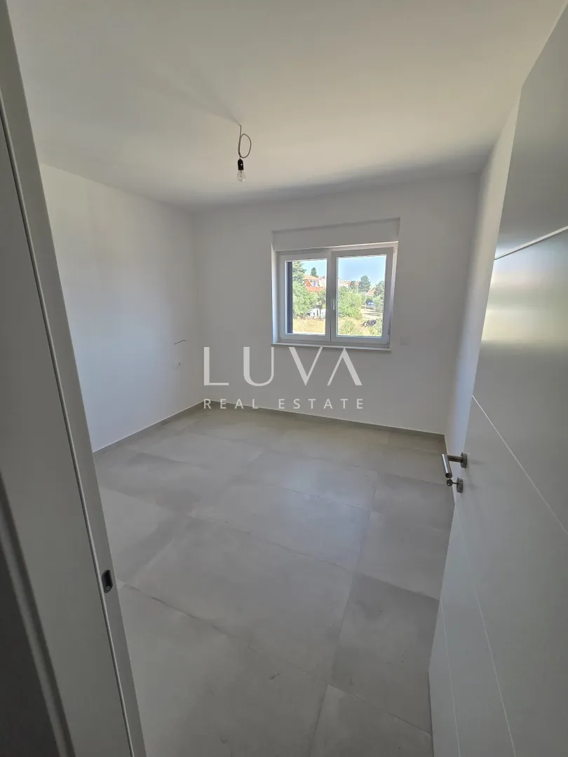 novalja, moderna novogradnja, stan a2/z1, nkp 75 m2 - slika 3