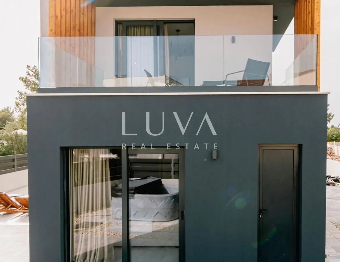 luksuzna kuća s bazenom blizu mora na prodaju, vodice, dalmacija - slika 29