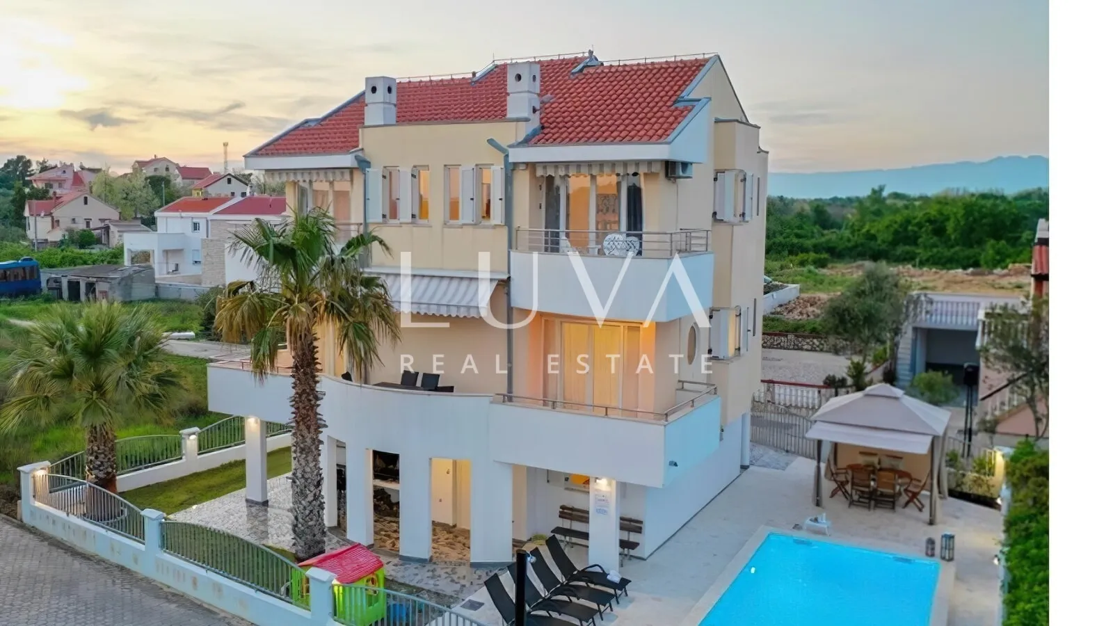 privlaka, apartmanska kuća s bazenom na prodaju - slika 2