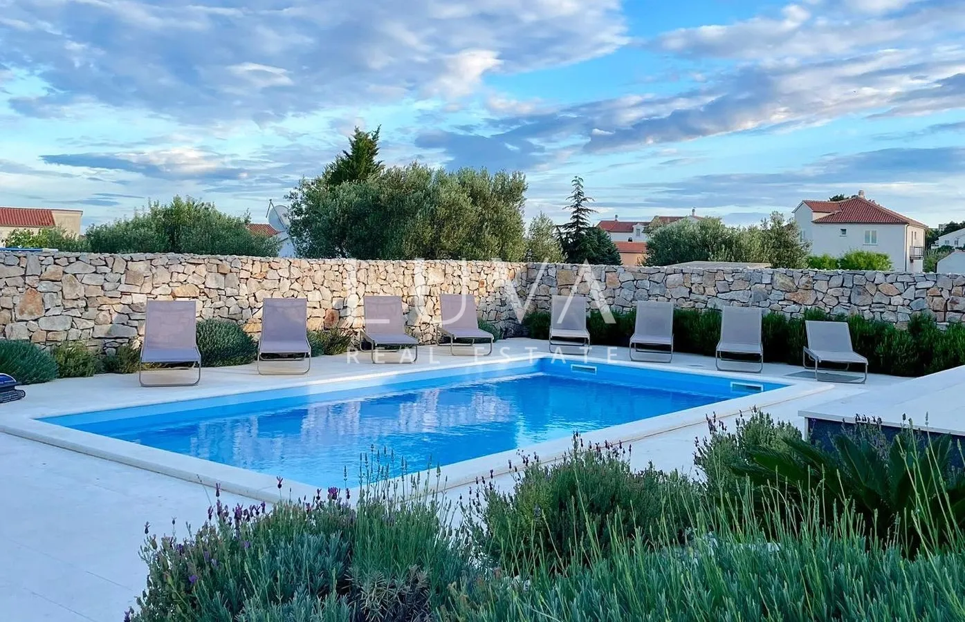vodice, luksuzna vila s bazenom na prodaju - slika 2