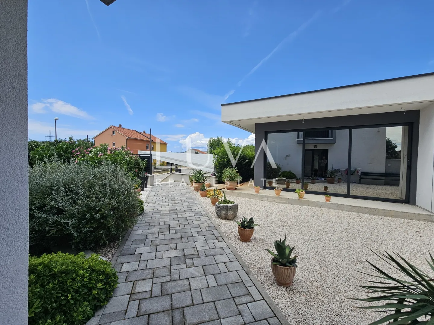 solin, koprivno, villa s bazenom, ljetnom kuhinjom na prodaju - slika 25