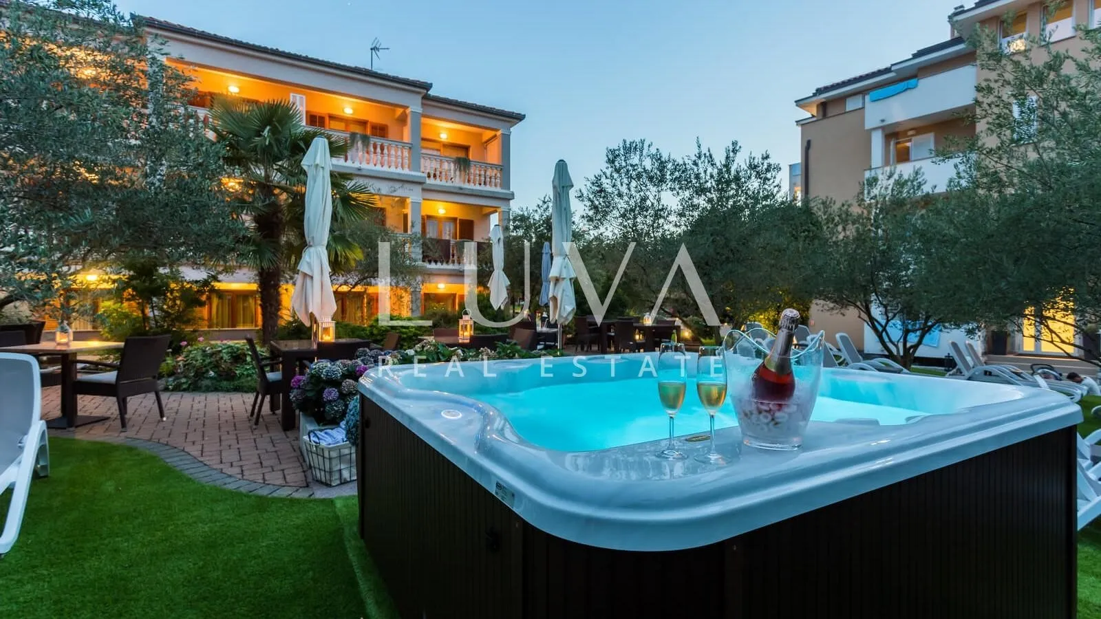 Krk, Malinska, kuća, mini hotel, prvi red do mora na prodaju - Malinska, Malinska-Dubašnica