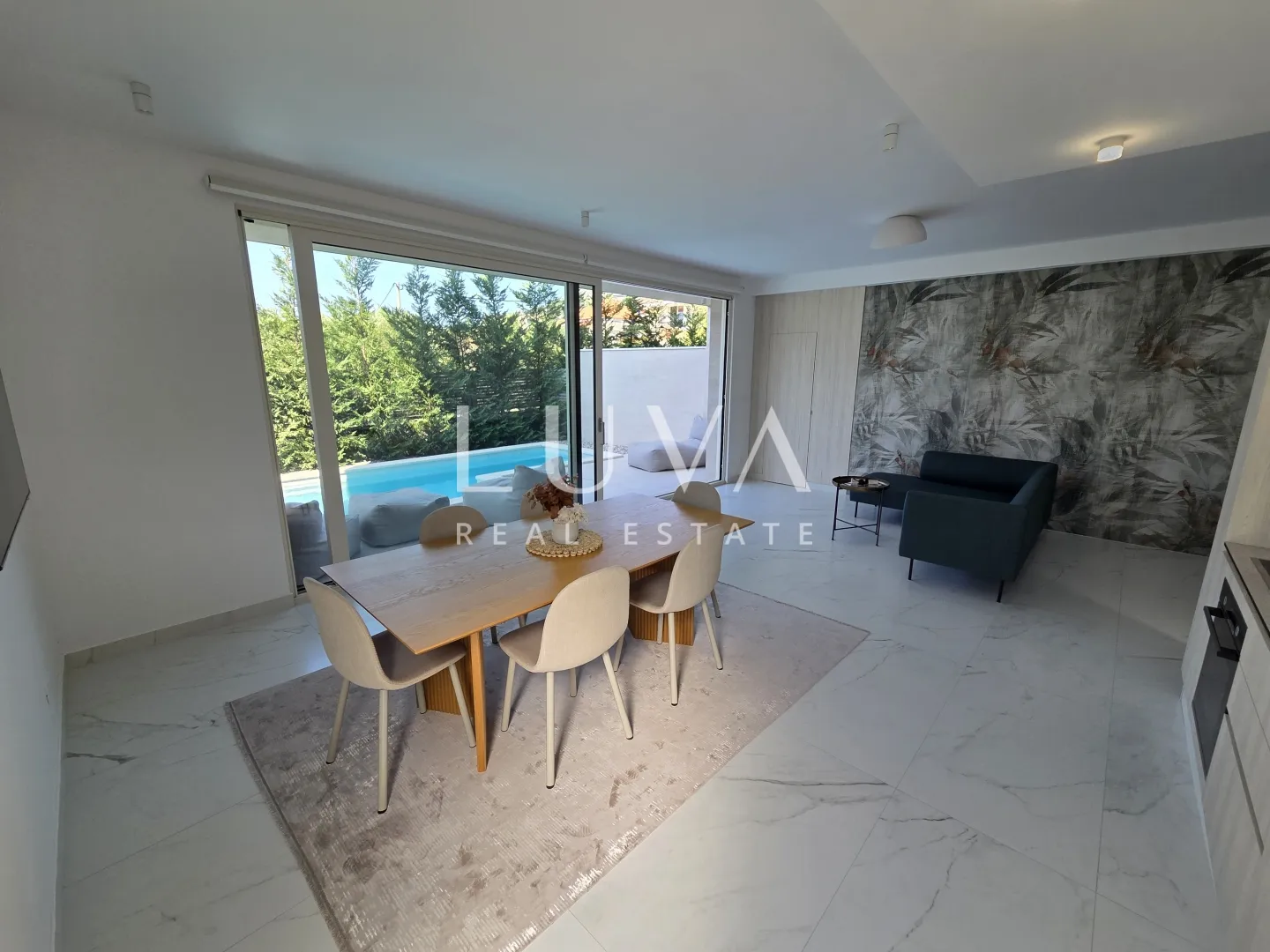 trogir, seget vranjica, kuća 200m2 s bazenom uz more - slika 3